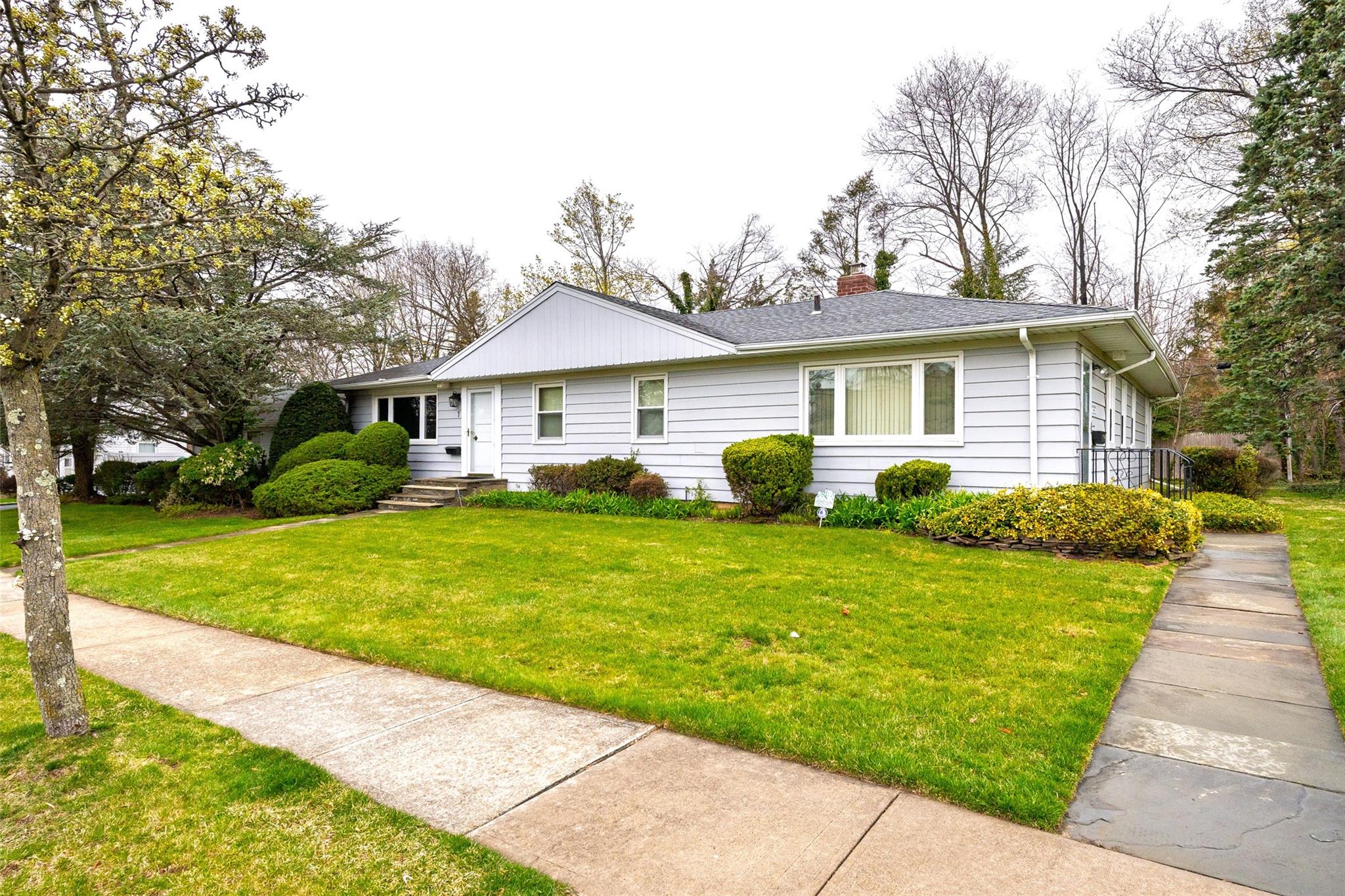 1 Hawthorne Road, East Norwich, New York image 3