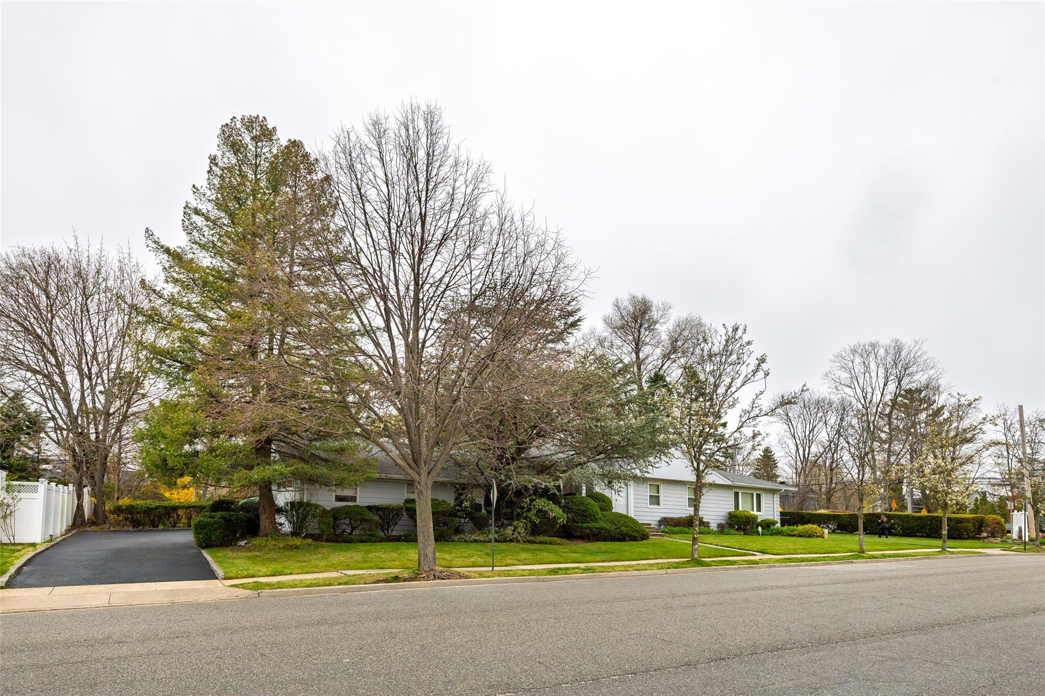 1 Hawthorne Road, East Norwich, New York image 36