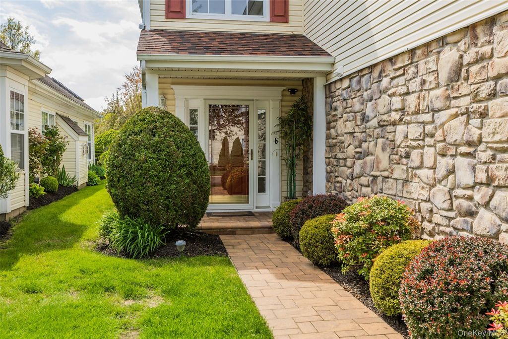 Photo of 6 Julia Circle #6, Middle Island, NY 11953 (MLS # 989571)