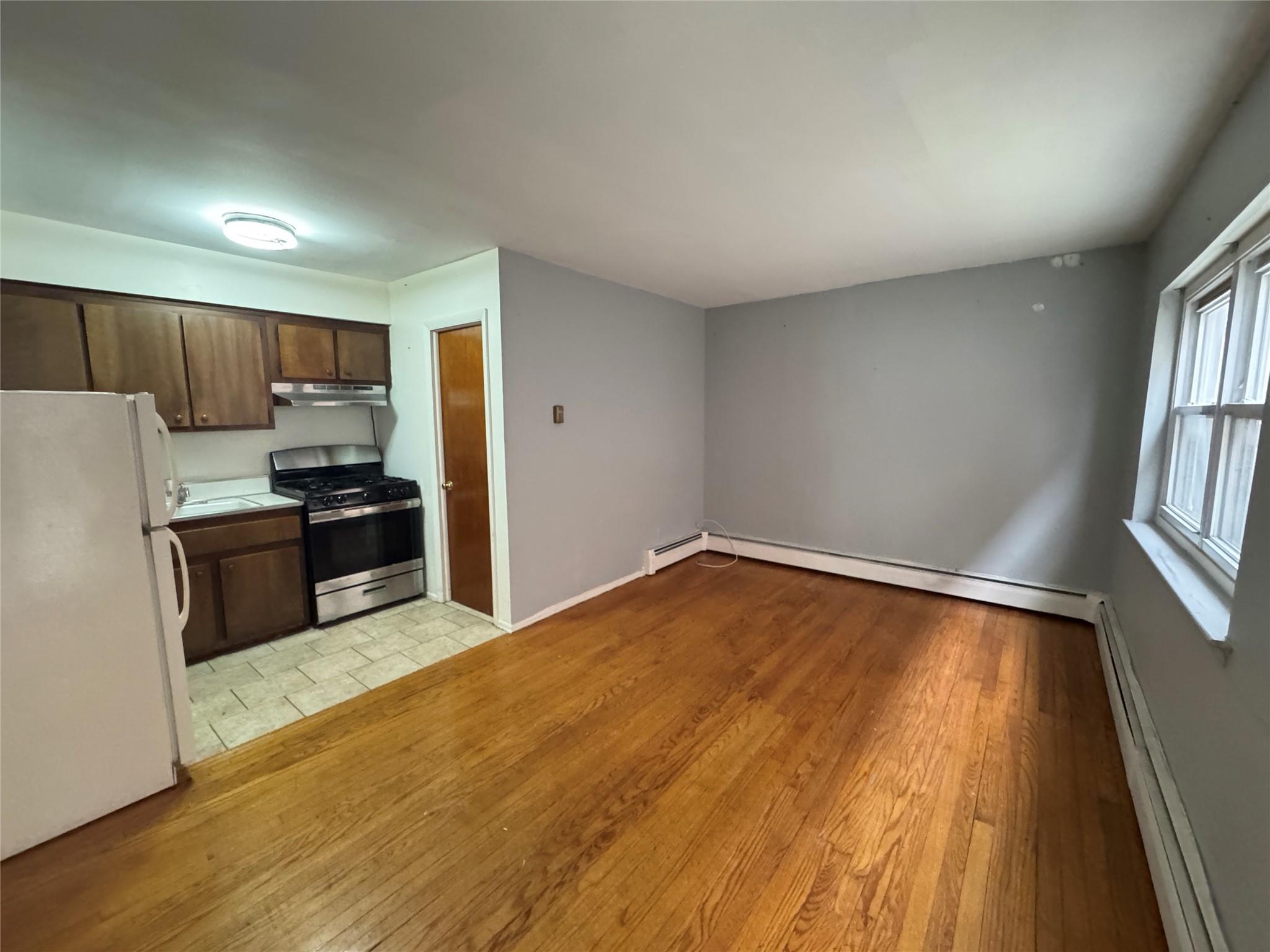 Rental Property at Paulding Avenue 1, Bronx, New York - Bedrooms: 1 
Bathrooms: 1 
Rooms: 3  - $1,800 MO.