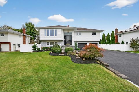 Photo of 12 Farmstead Road, Commack, NY 11725 (MLS # 983037)