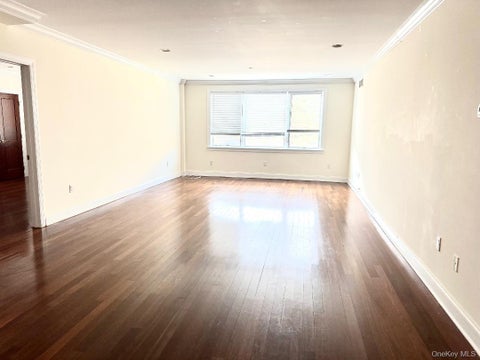 Condo For Rent - 171 Great Neck Rd<br/> Nassau County, Great Neck, NY 11021