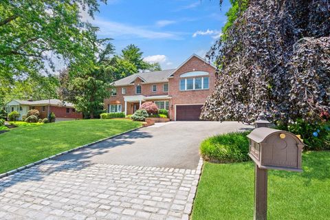 41 Hofstra Drive Plainview NY 11803