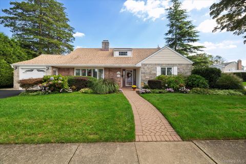 Photo of 15 Baylis Rd Baylis Road Rd, Rockville Centre, NY 11570 (MLS # 916455)