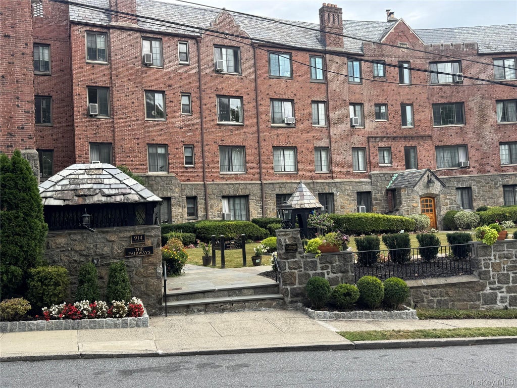 Photo of 914 Wynnewood Road #1F, Pelham, NY 10803 (MLS # 1051555)