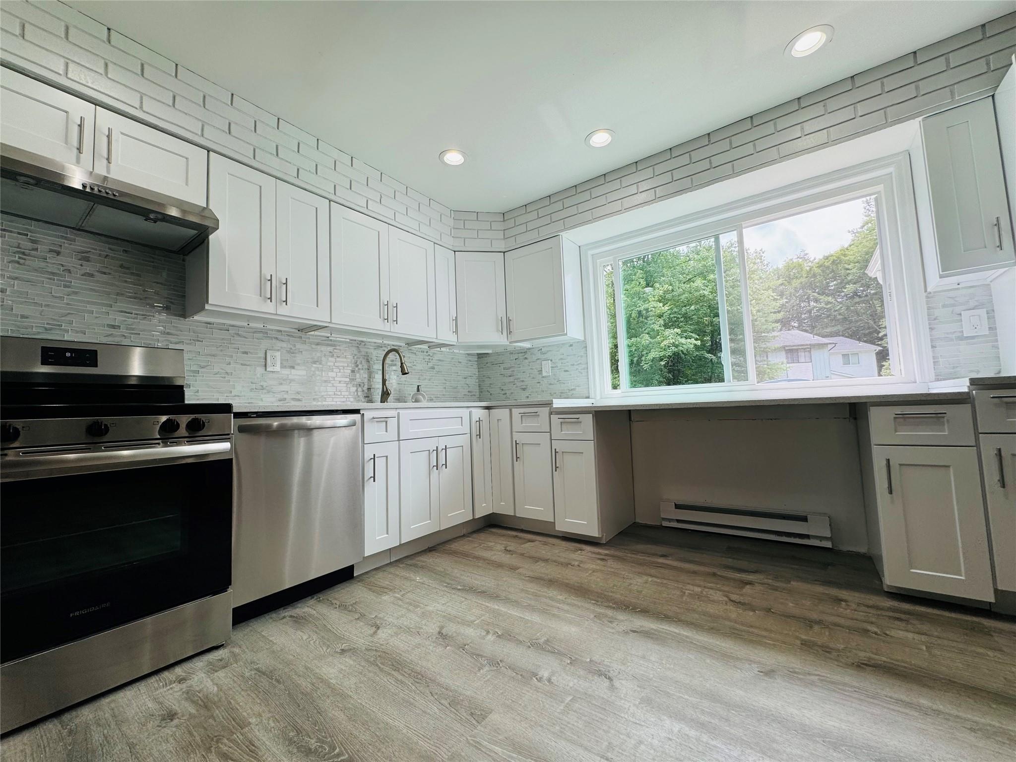 Rental Property at Elizabeth Way, Kiamesha Lake, New York - Bedrooms: 3 
Bathrooms: 2 
Rooms: 7  - $2,500 MO.