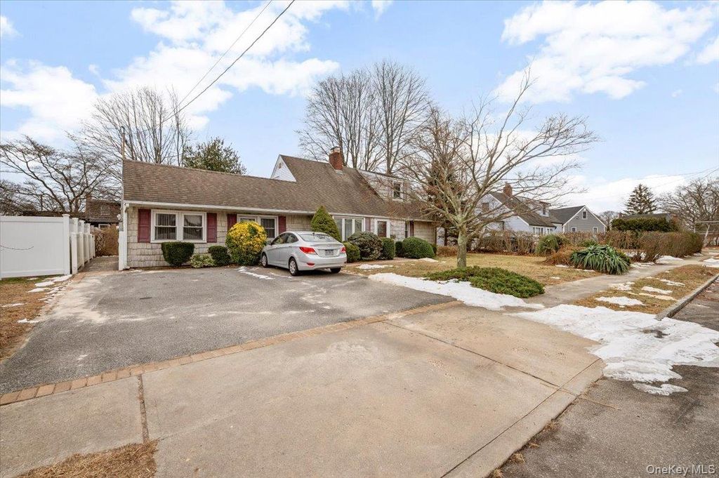 Photo of 13 Jean Road, West Islip, NY 11795 (MLS # 948693)