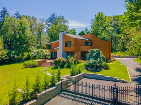 Homes For Sale - 369 E Shore Road<br/> Nassau County, Great Neck, NY 11023