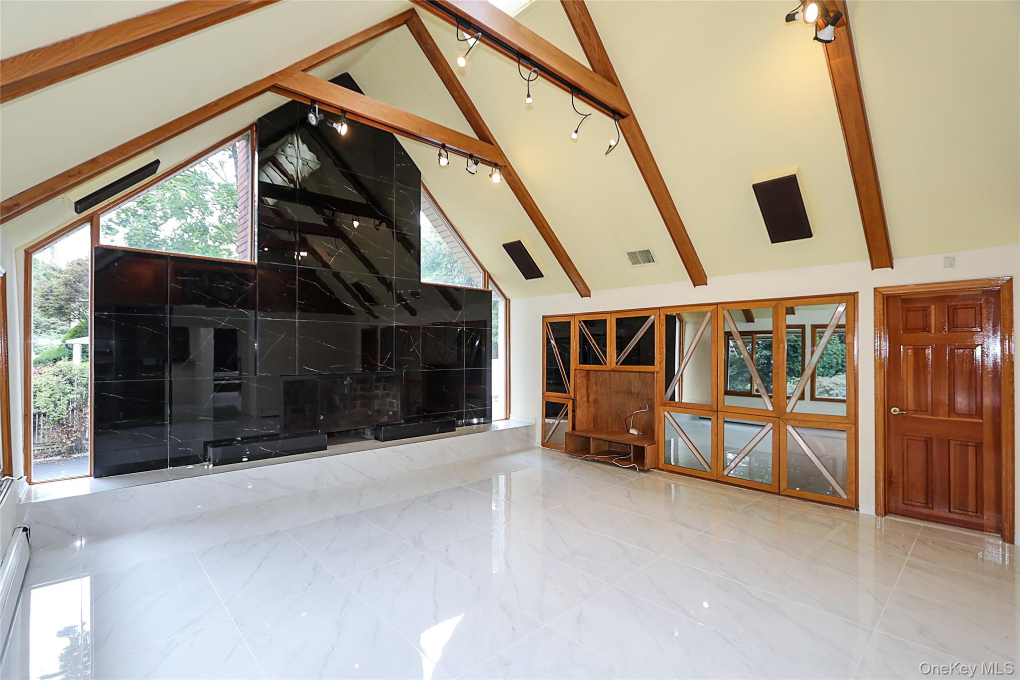 81 Carriage Lane