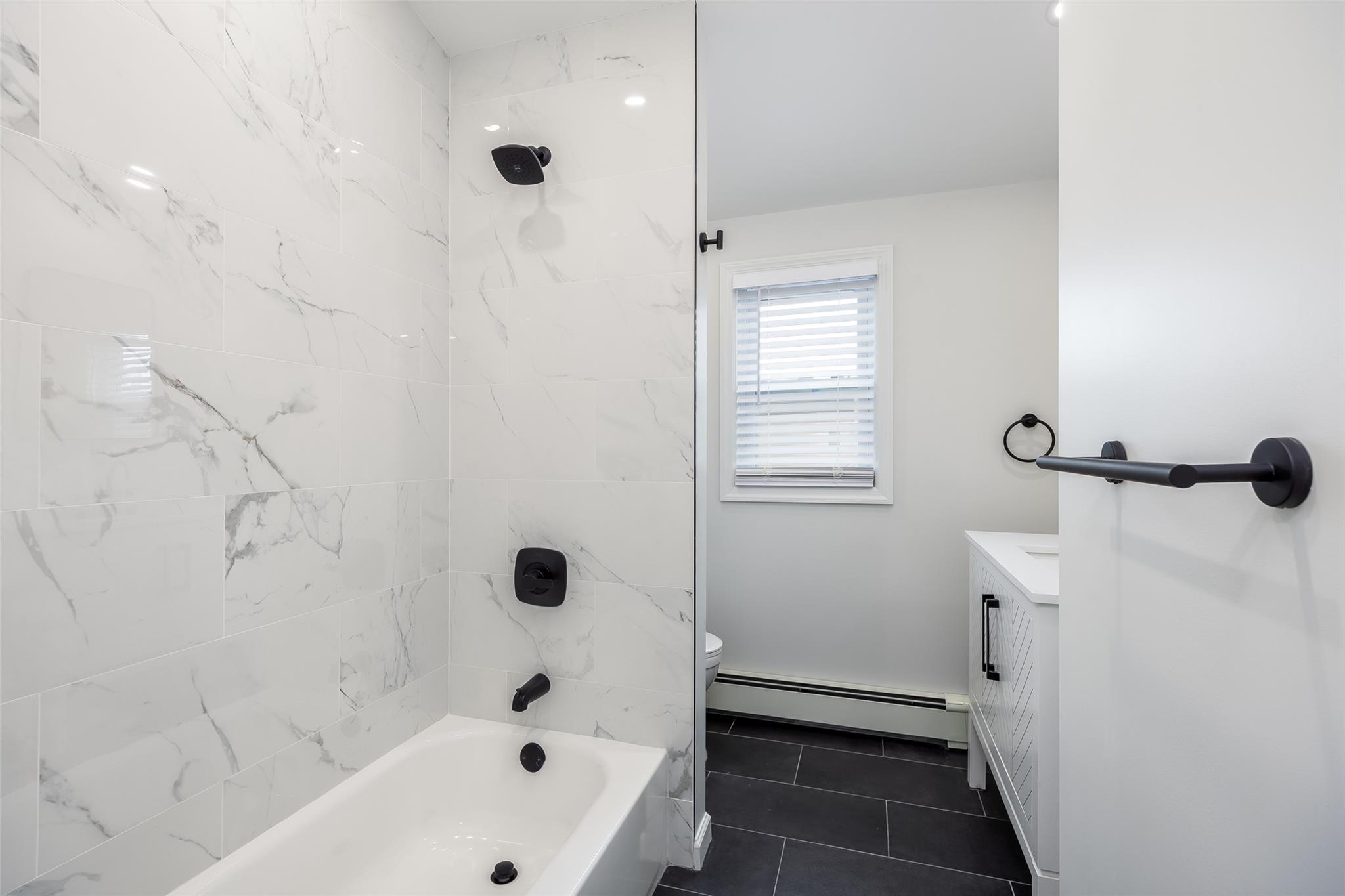 9 Tiptop Lane, Hicksville, New York image 23