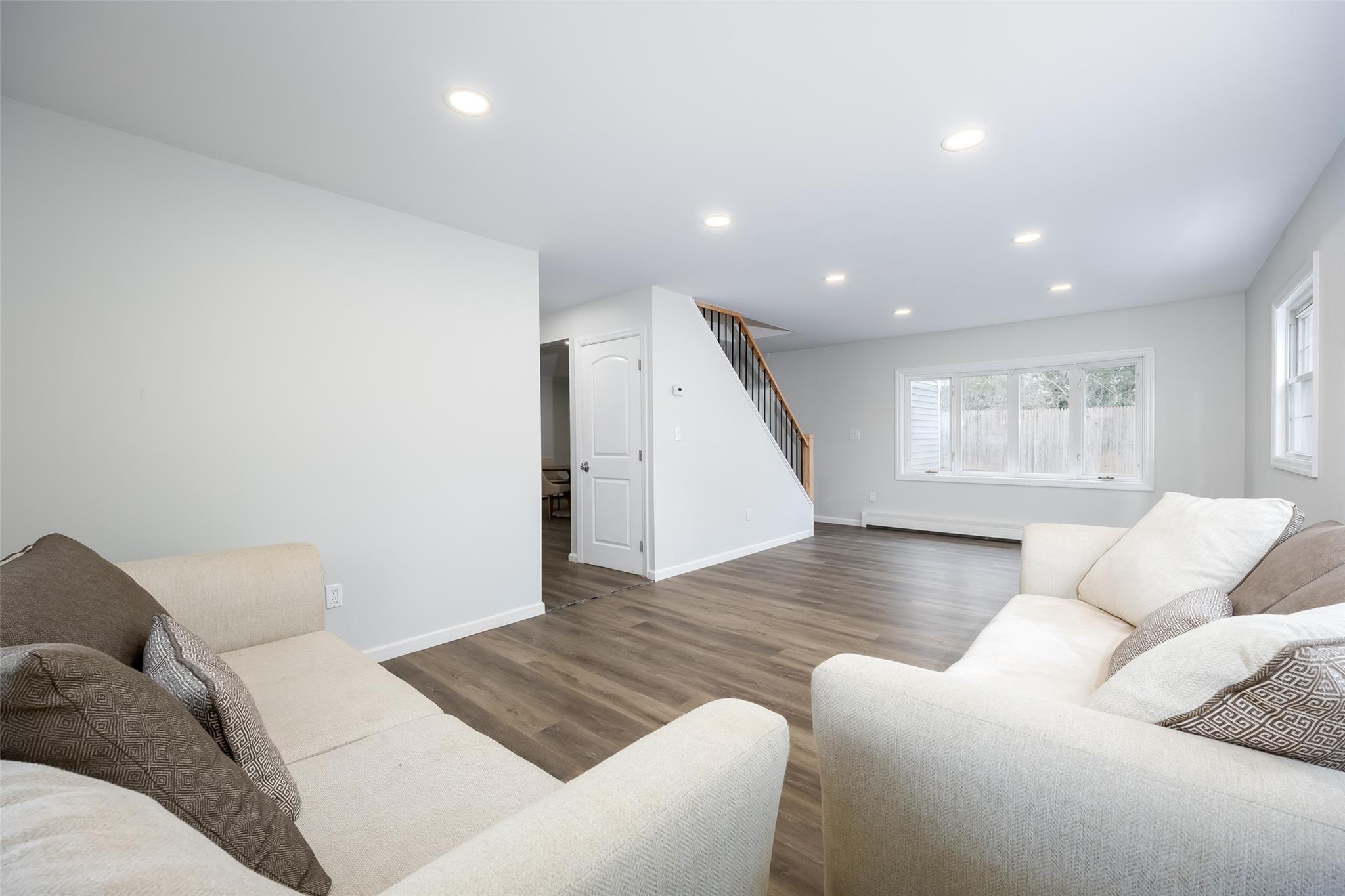 9 Tiptop Lane, Hicksville, New York image 16