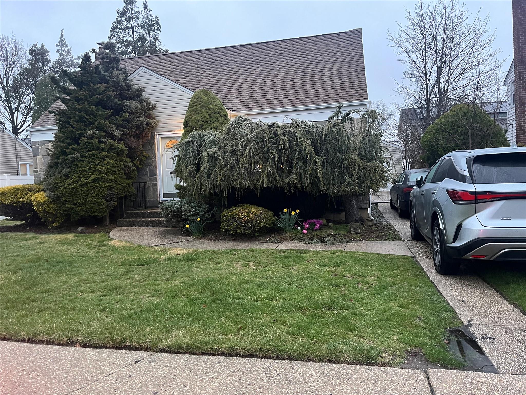 12 Jamaica Avenue, Plainview, New York image 2