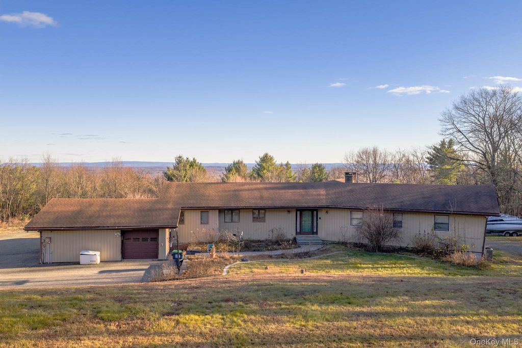 Photo of 137 Highview Terrace, Bloomingburg, NY 12721 (MLS # 930791)