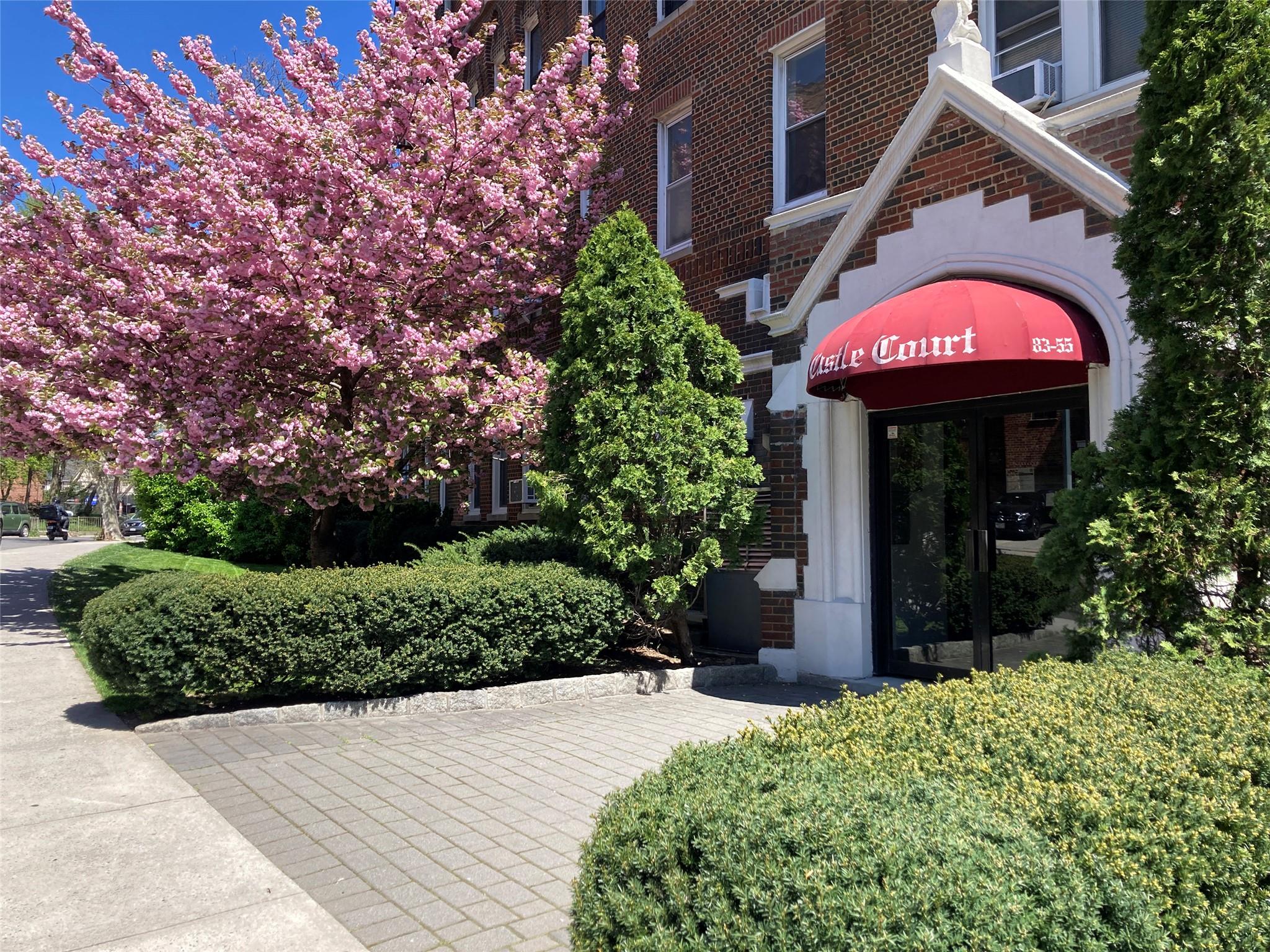 Property for Sale at Lefferts Boulevard 1E, Kew Gardens, Queens, NY - Bedrooms: 1 
Bathrooms: 1 
Rooms: 3  - $209,000