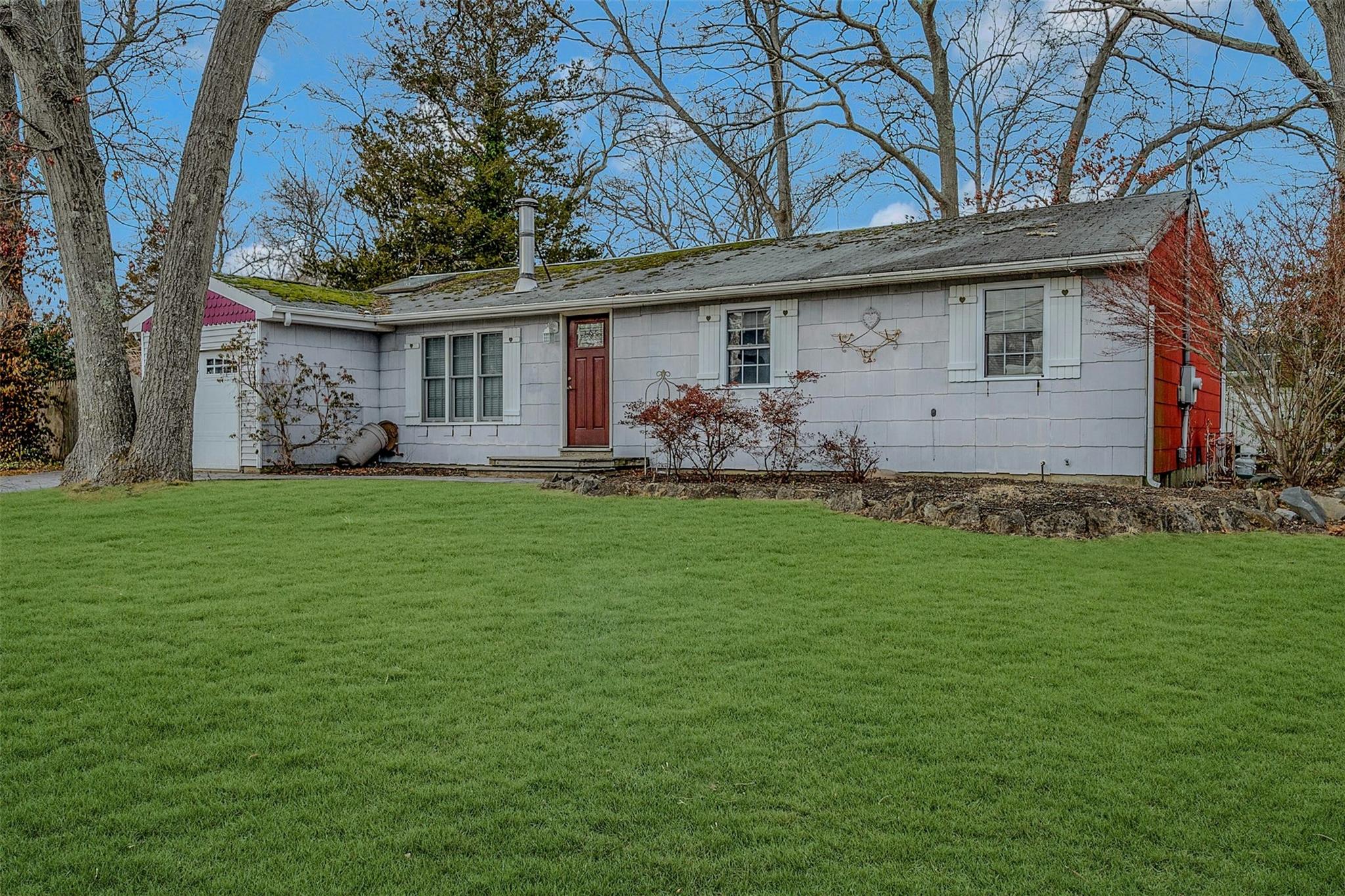 165 N Huron Street, Islip, New York image 3
