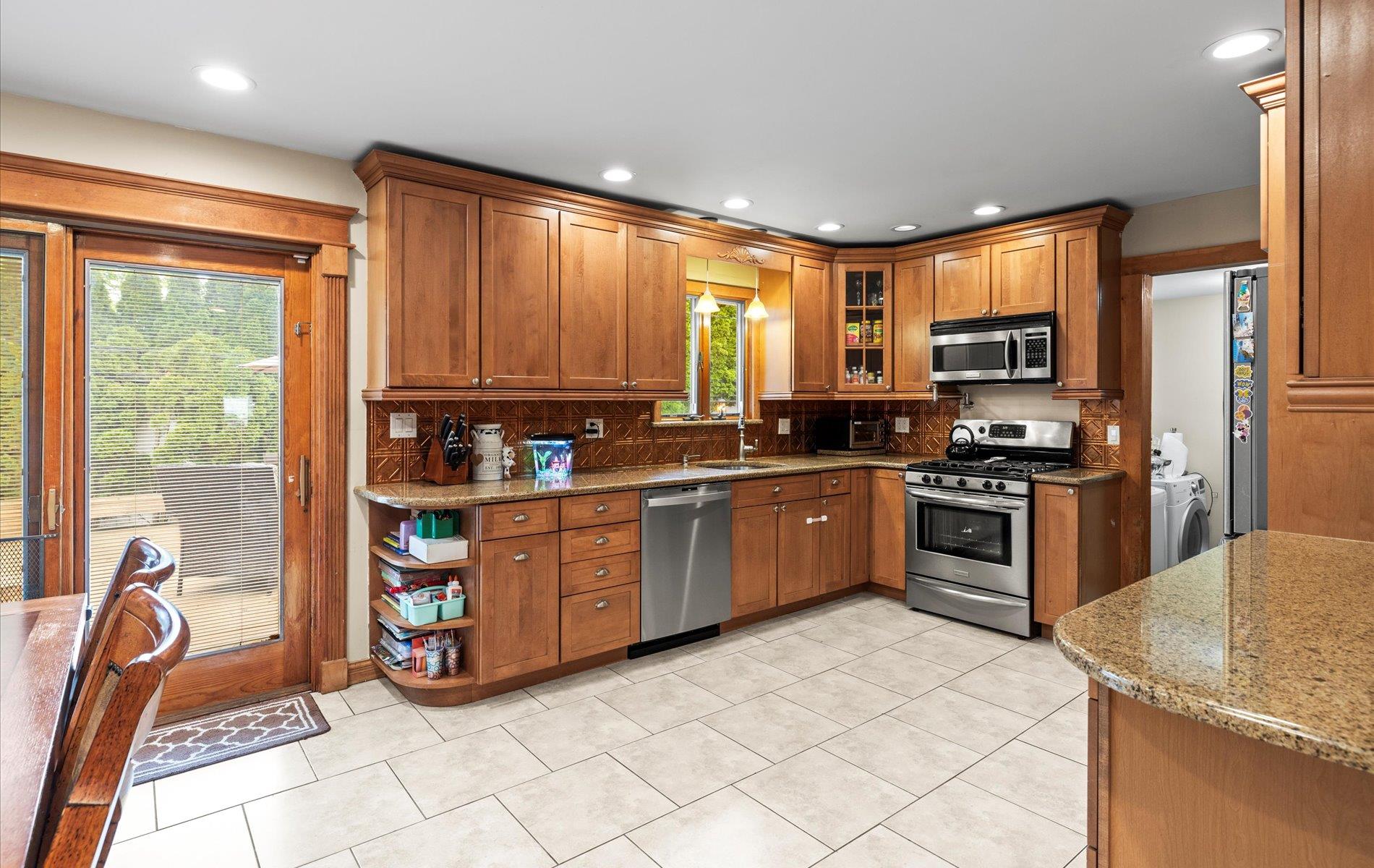 11 Gilford Court, Melville, New York image 6