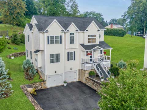 Homes For Sale - 18 Tanyas Court<br/> Monroe, NY 10950