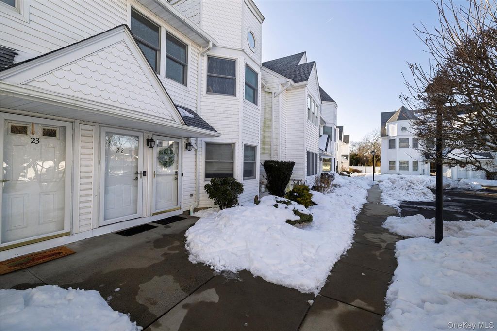 Photo of 22 Ridgewood Drive, Wantagh, NY 11793 (MLS # 966631)