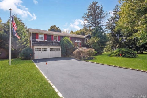 Homes For Sale - 16 Wendy Lane<br/> East Northport, NY 11731