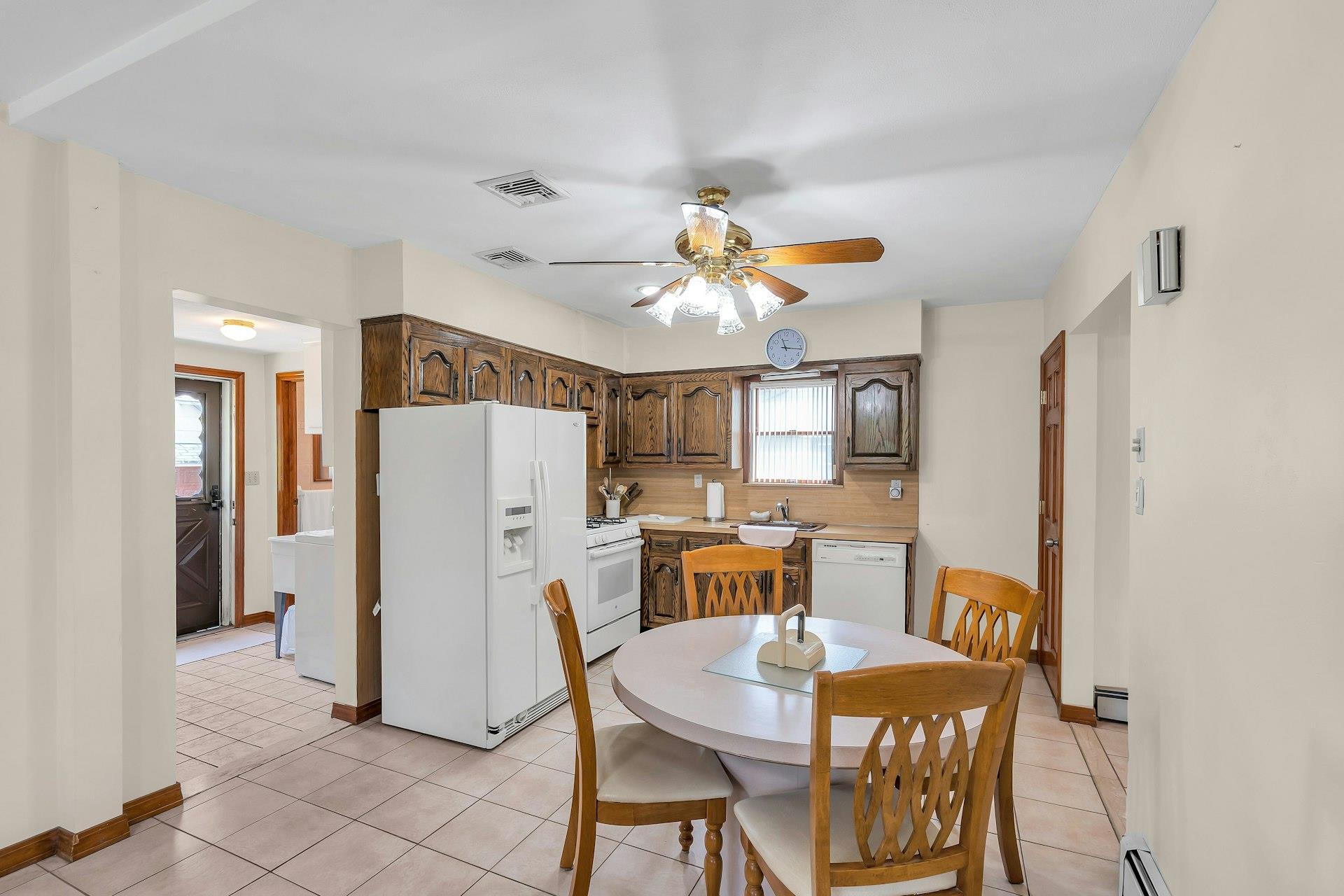 27 Russell Street, Roslyn Heights, New York image 9