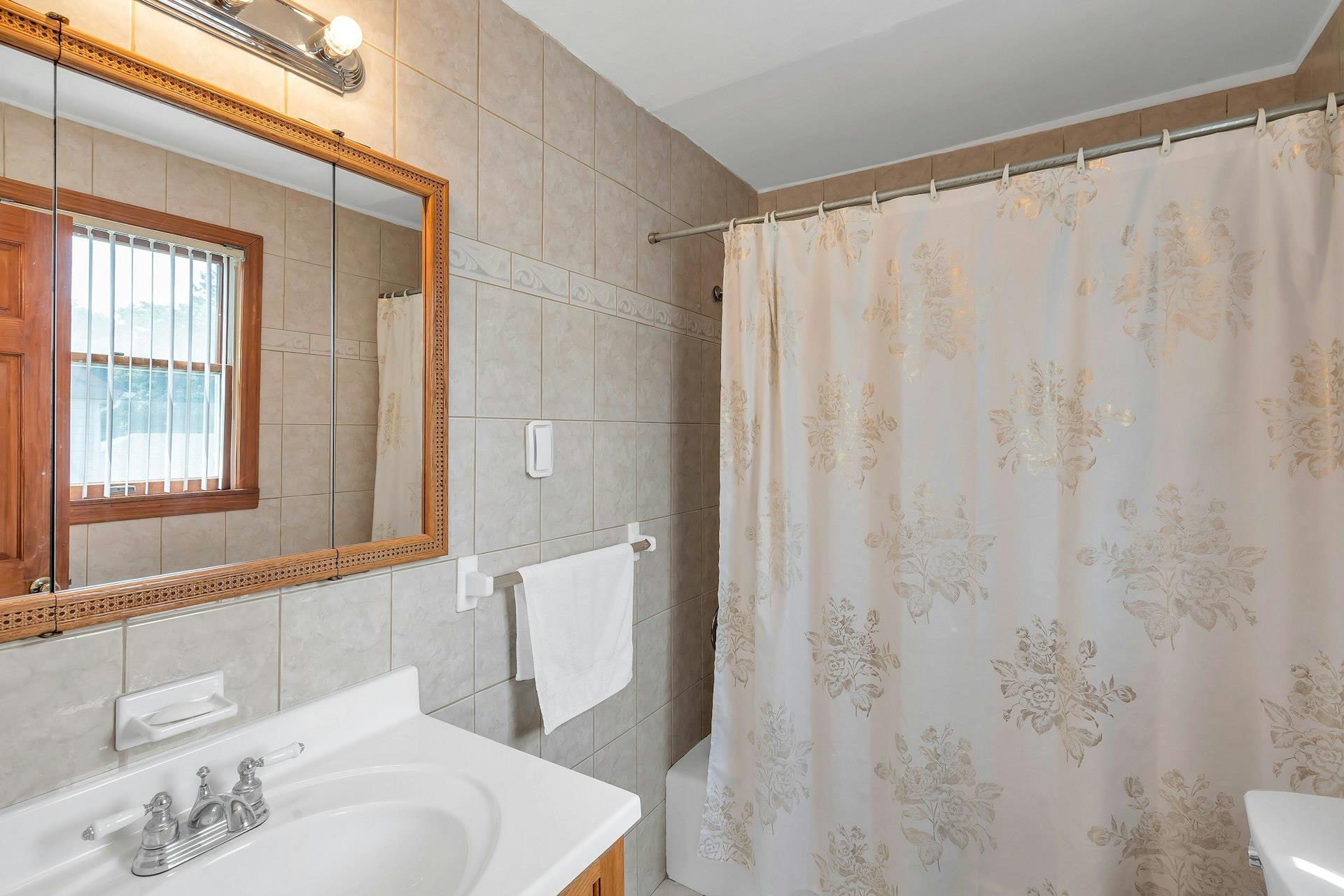 27 Russell Street, Roslyn Heights, New York image 11