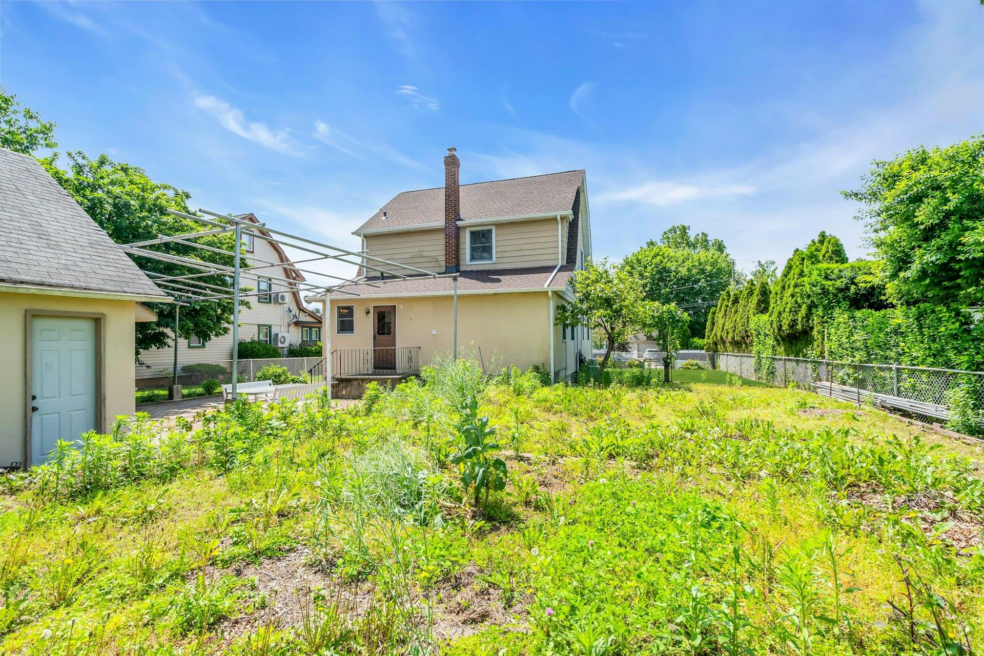 27 Russell Street, Roslyn Heights, New York image 26