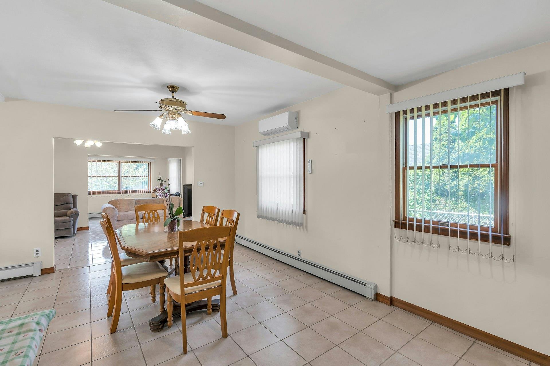 27 Russell Street, Roslyn Heights, New York image 7