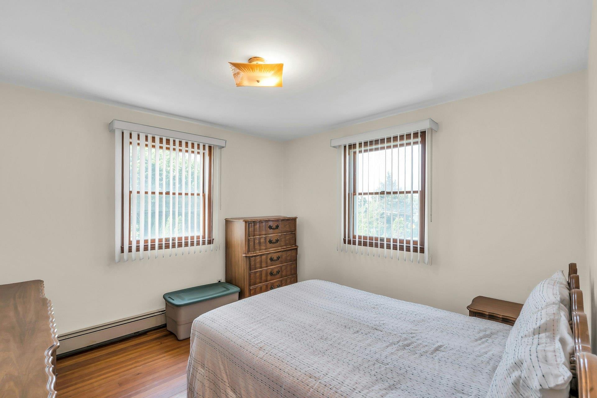 27 Russell Street, Roslyn Heights, New York image 14