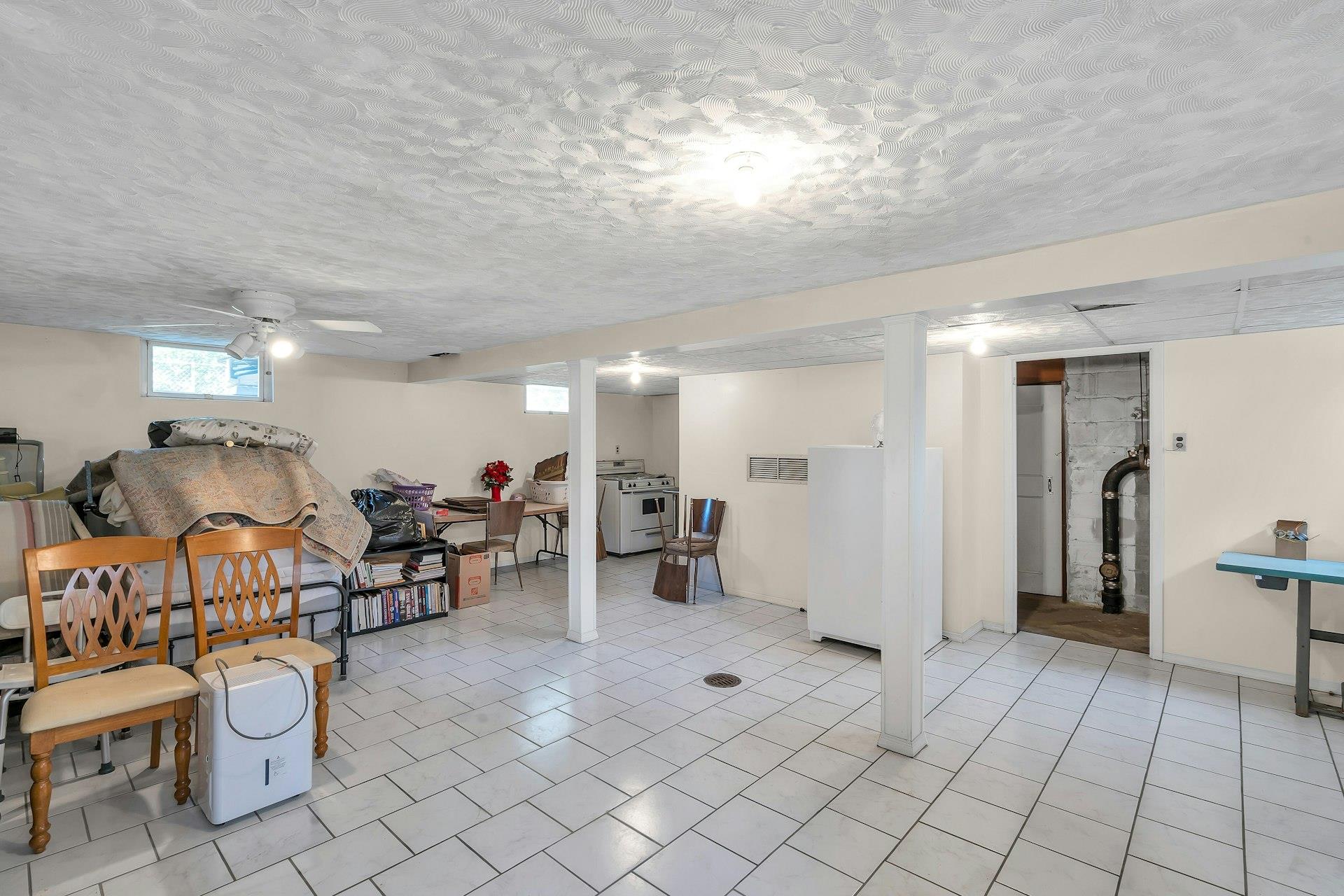 27 Russell Street, Roslyn Heights, New York image 21