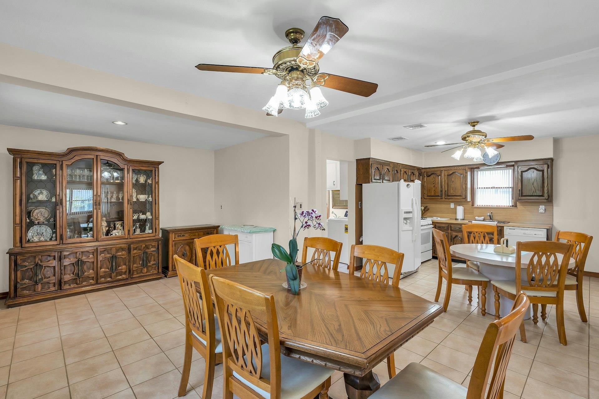 27 Russell Street, Roslyn Heights, New York image 6