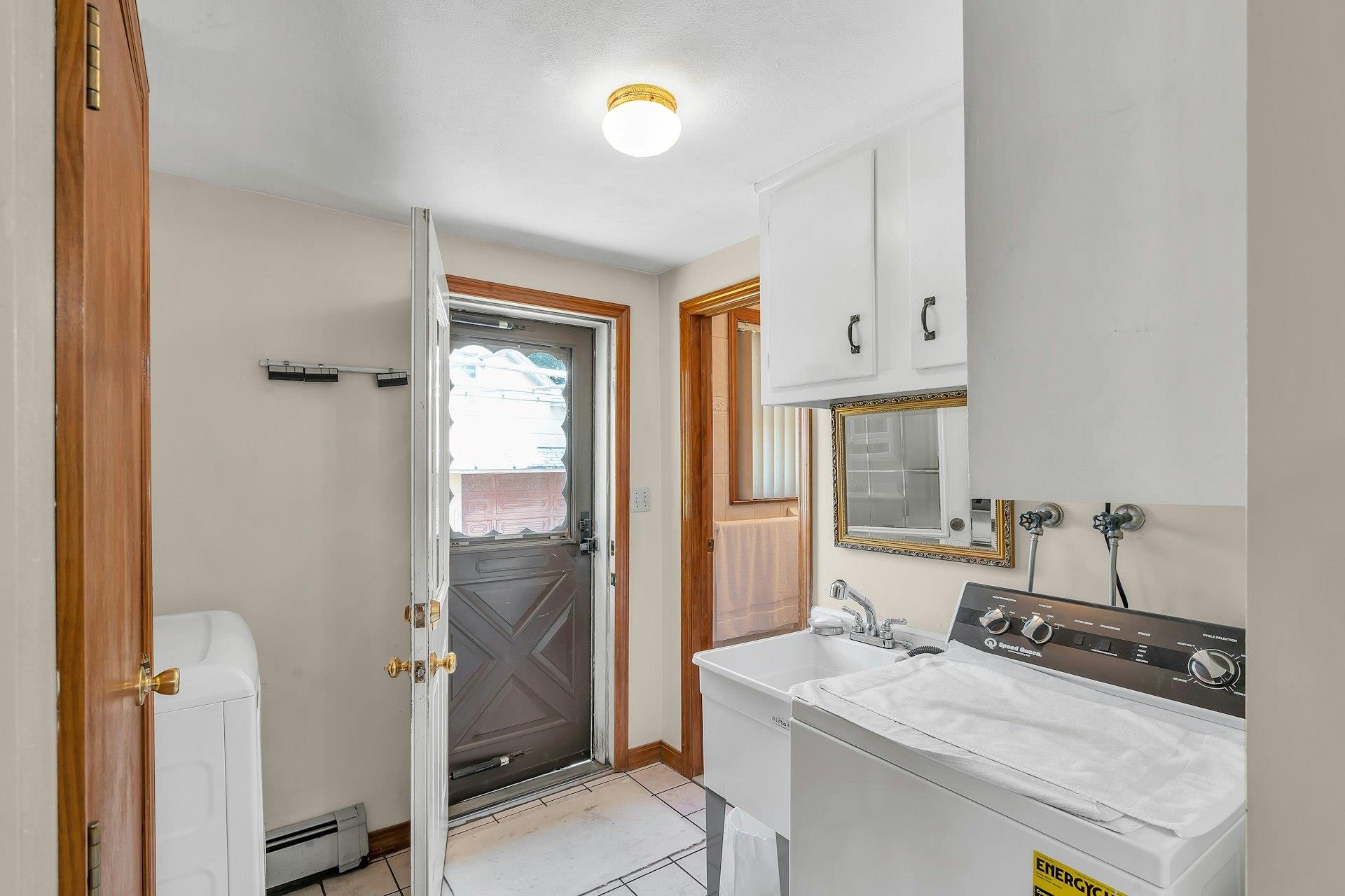 27 Russell Street, Roslyn Heights, New York image 10