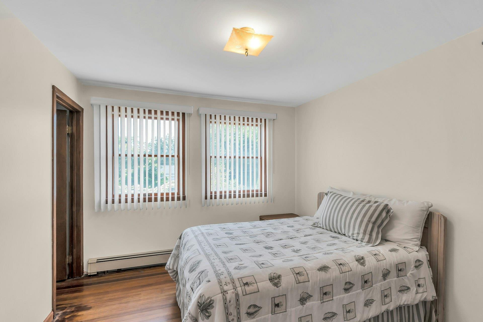27 Russell Street, Roslyn Heights, New York image 12