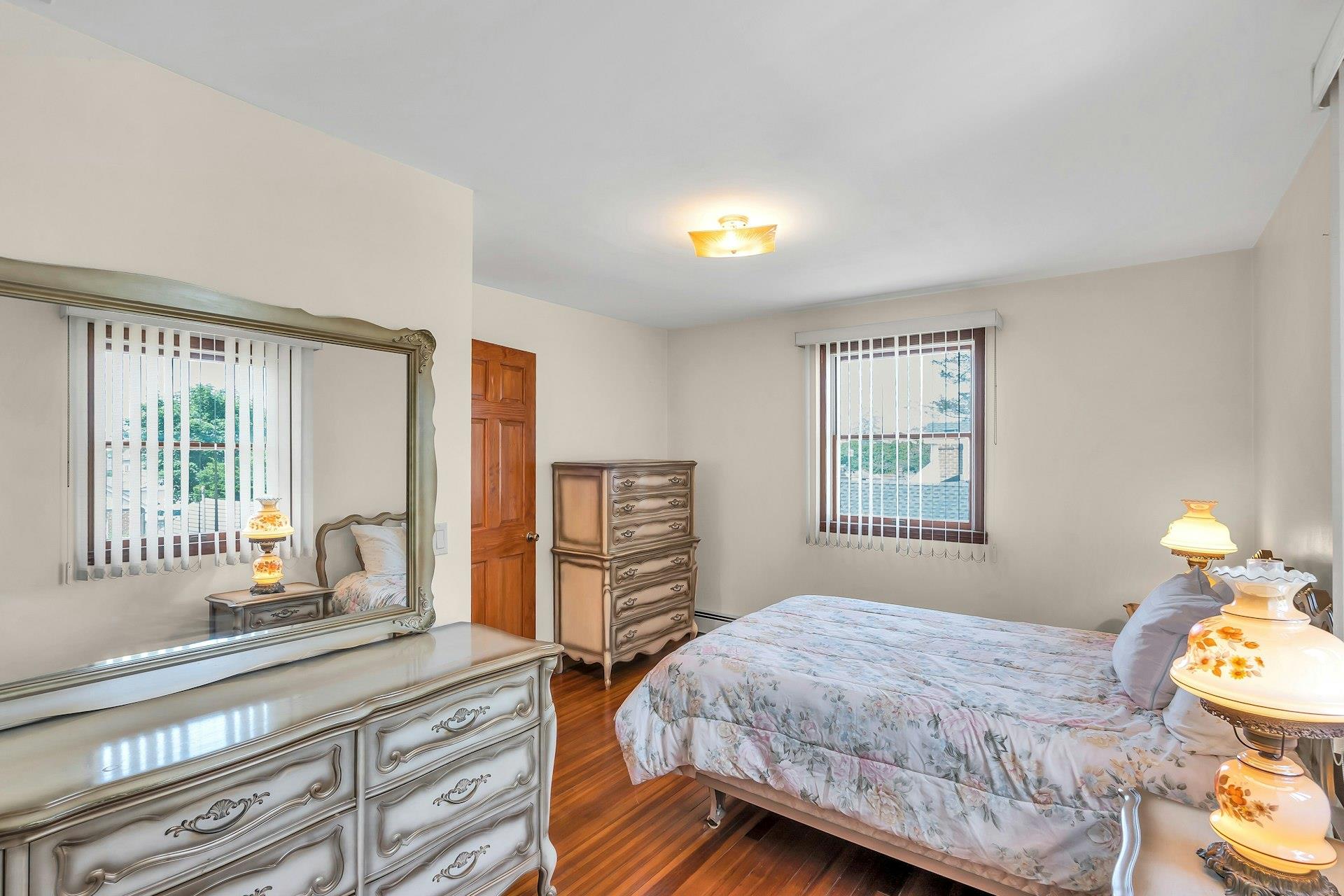 27 Russell Street, Roslyn Heights, New York image 17