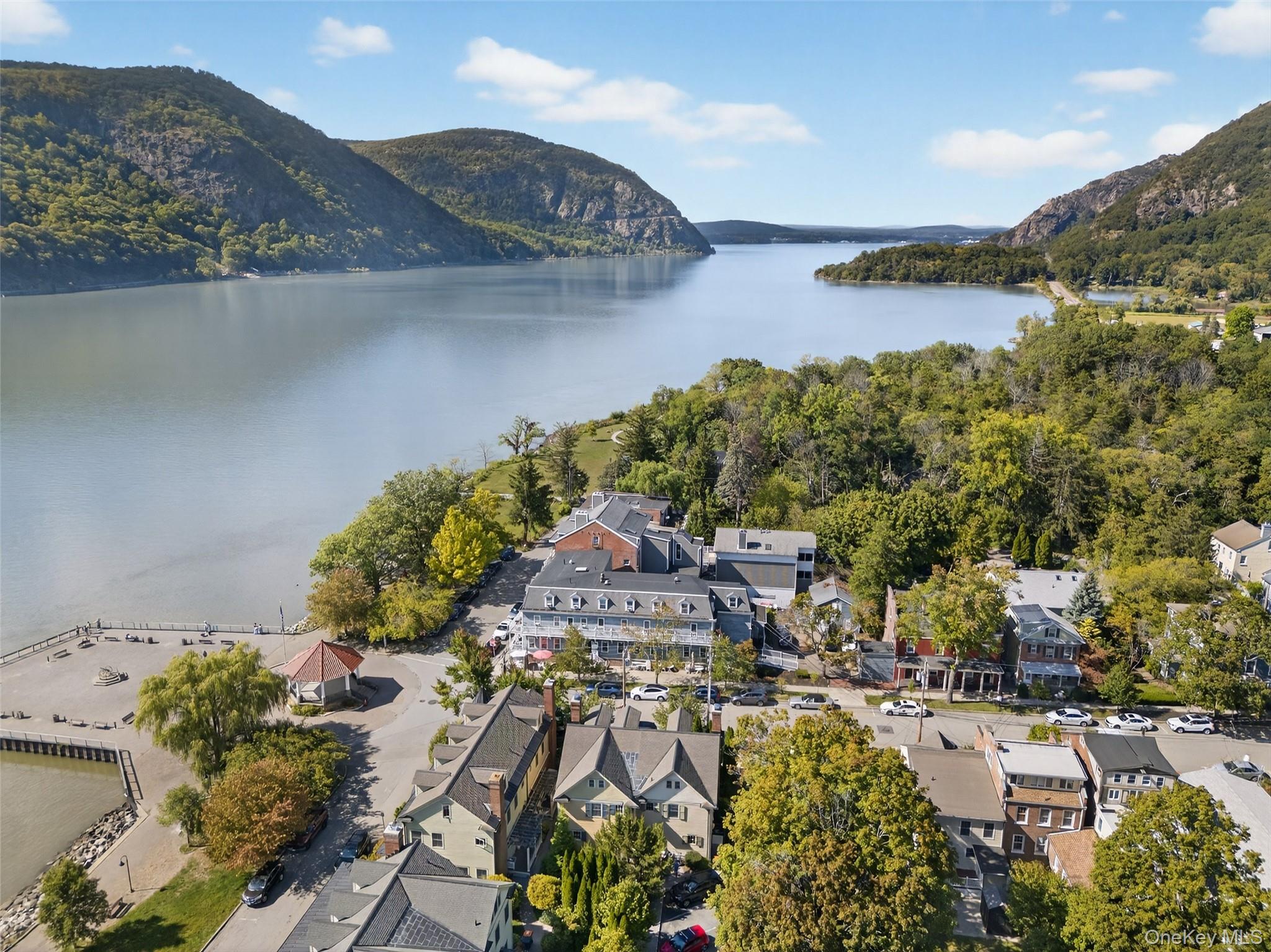 Cold Spring, New York 10516, United States, 2 Bedrooms Bedrooms, ,3 BathroomsBathrooms,Residential,Active,218992