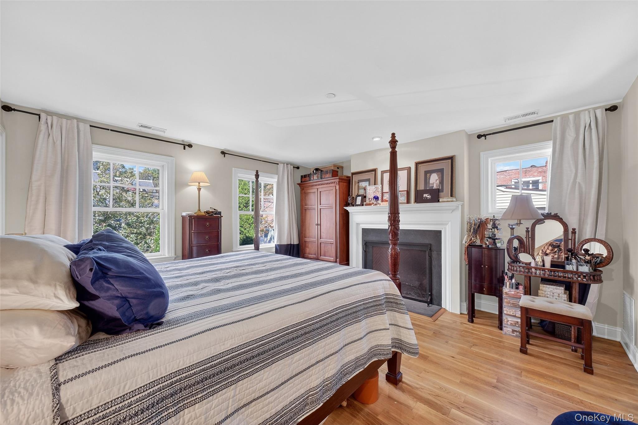 Cold Spring, New York 10516, United States, 2 Bedrooms Bedrooms, ,3 BathroomsBathrooms,Residential,Active,218992