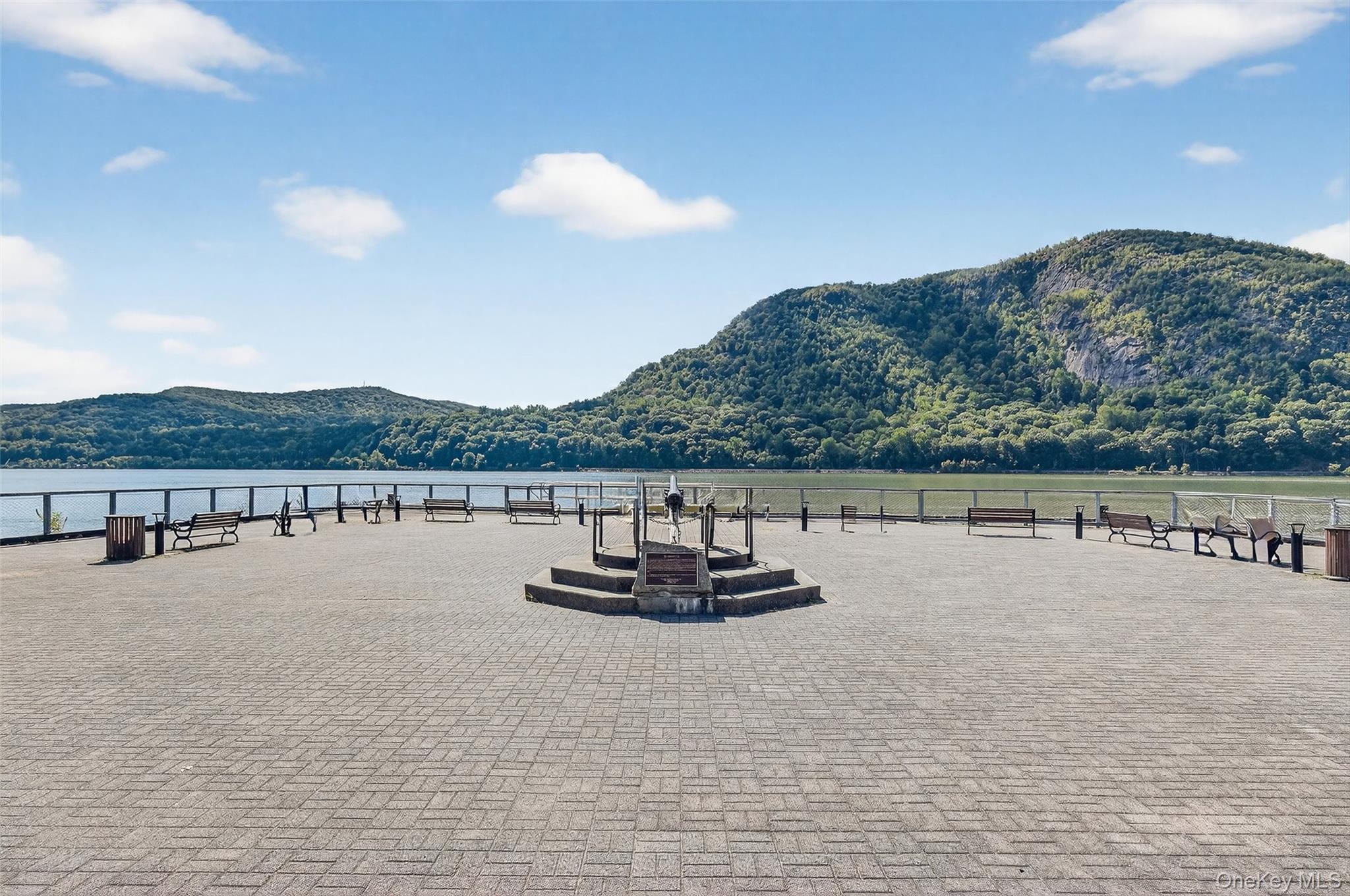 Cold Spring, New York 10516, United States, 2 Bedrooms Bedrooms, ,3 BathroomsBathrooms,Residential,Active,218992