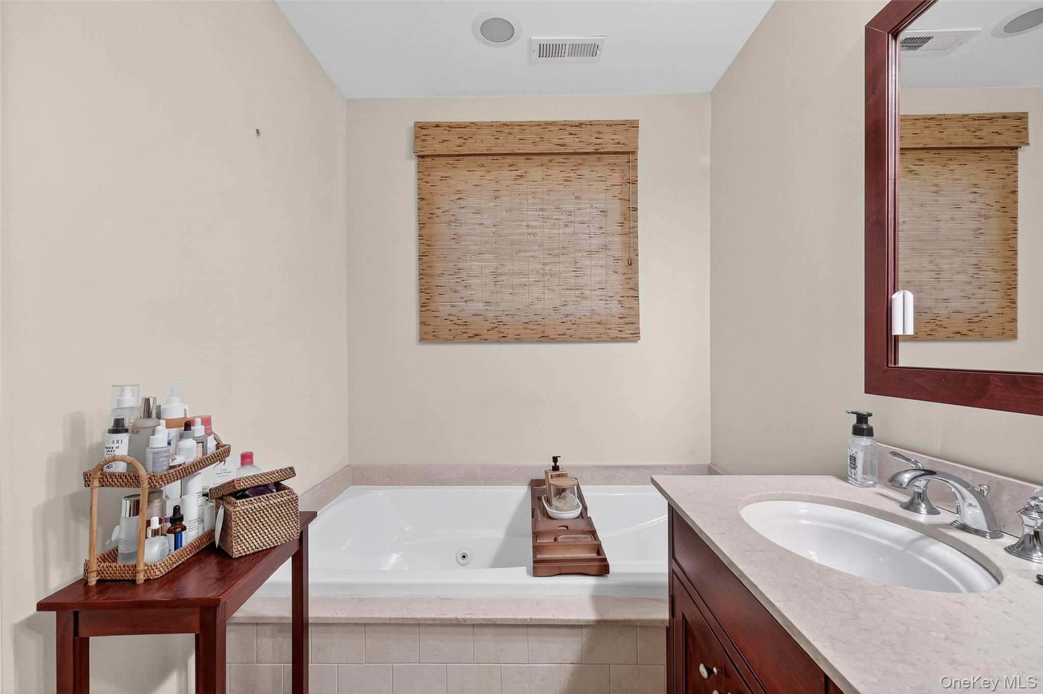 Cold Spring, New York 10516, United States, 2 Bedrooms Bedrooms, ,3 BathroomsBathrooms,Residential,Active,218992