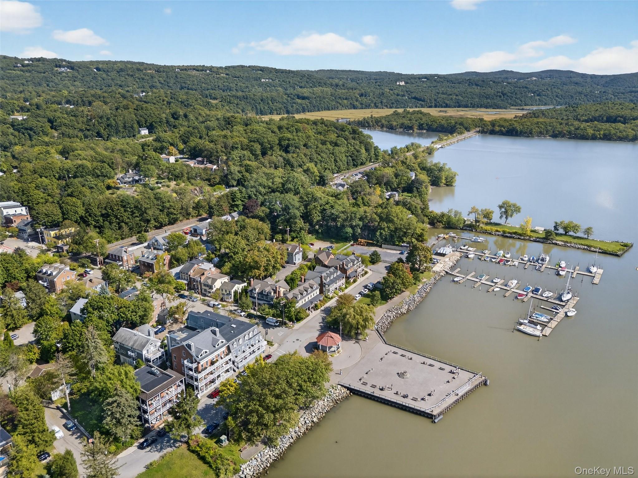 Cold Spring, New York 10516, United States, 2 Bedrooms Bedrooms, ,3 BathroomsBathrooms,Residential,Active,218992