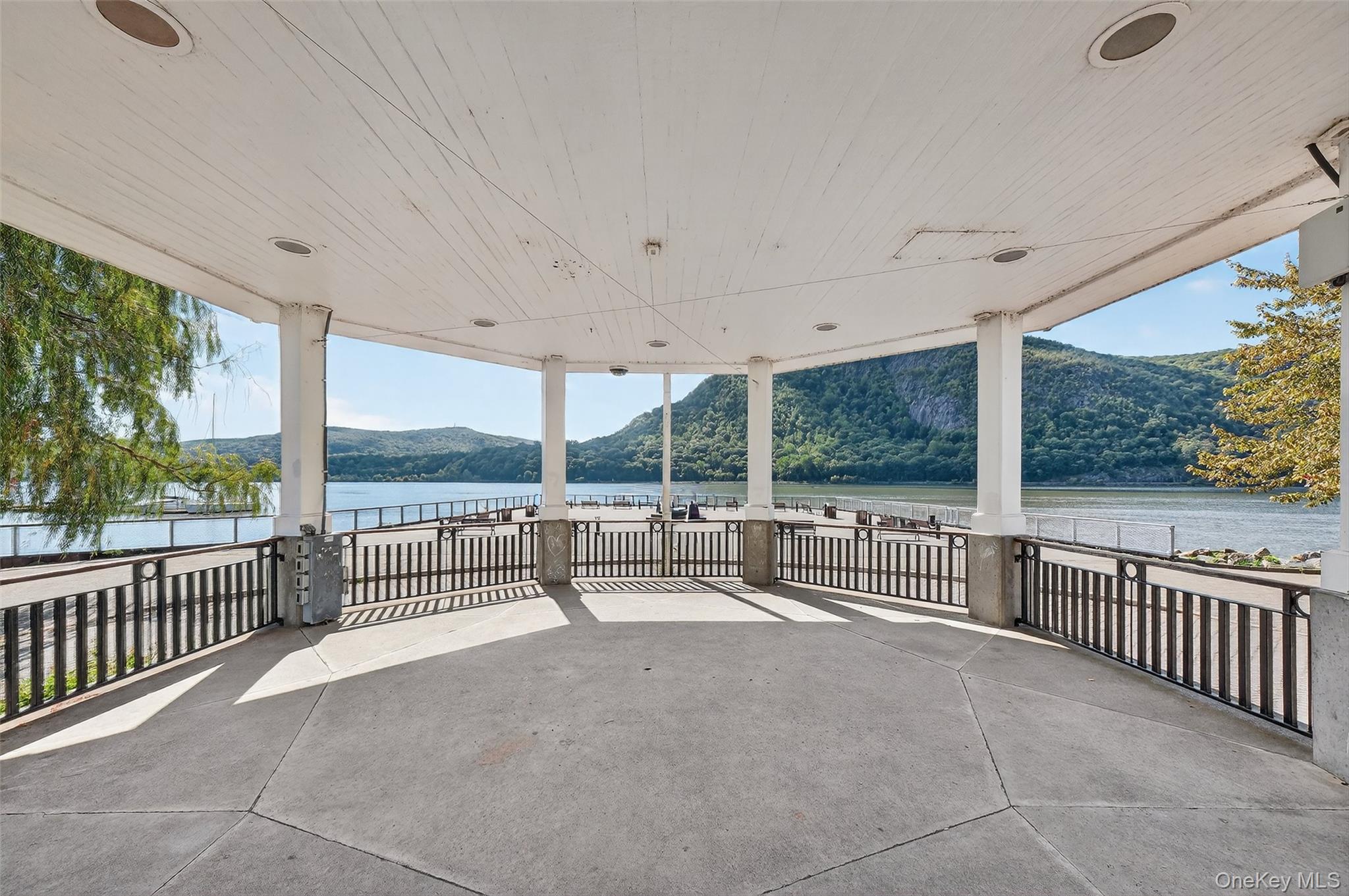 Cold Spring, New York 10516, United States, 2 Bedrooms Bedrooms, ,3 BathroomsBathrooms,Residential,Active,218992