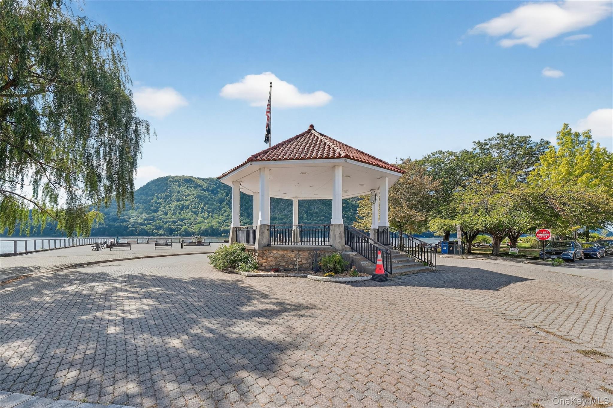 Cold Spring, New York 10516, United States, 2 Bedrooms Bedrooms, ,3 BathroomsBathrooms,Residential,Active,218992