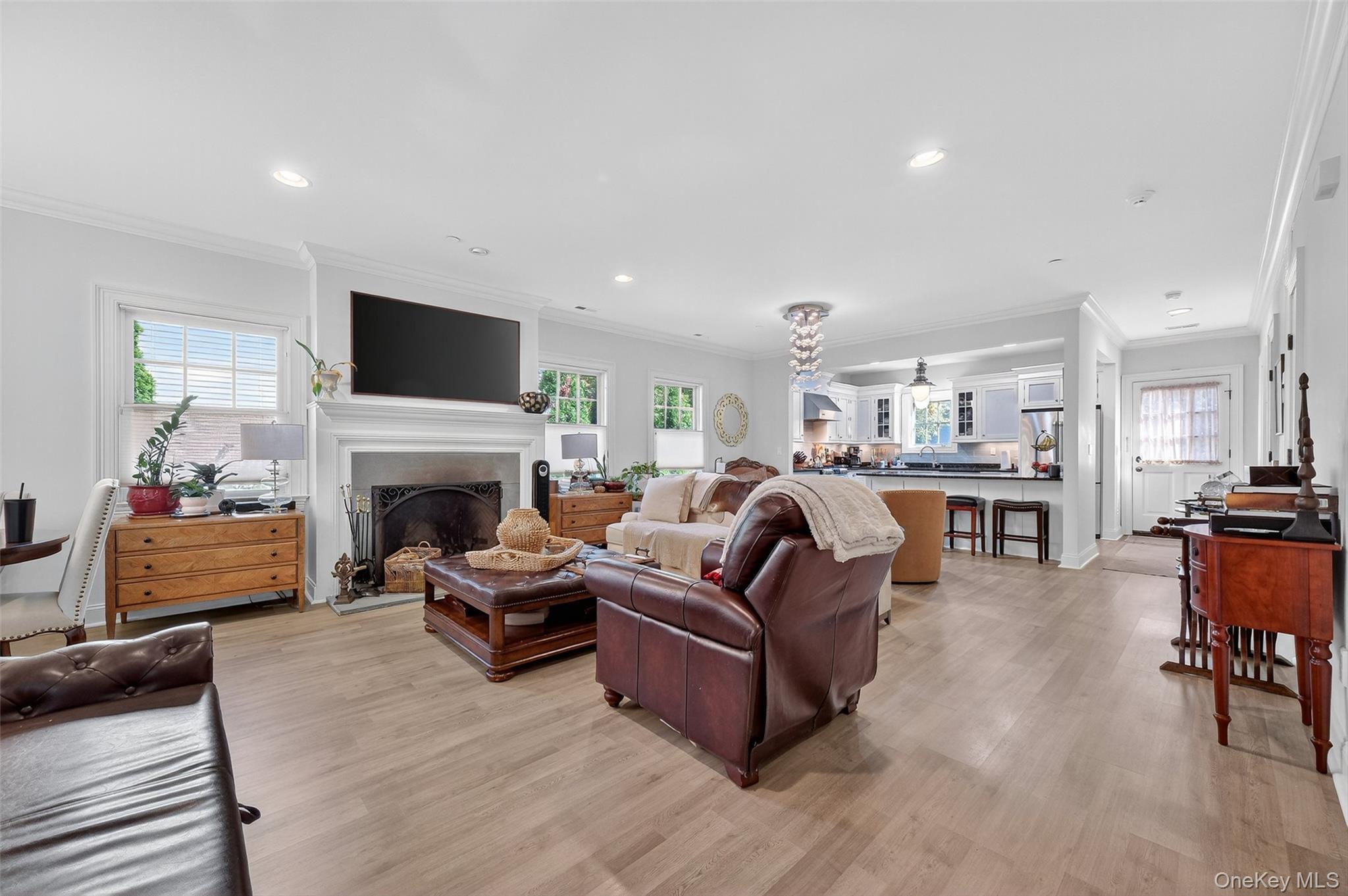 Cold Spring, New York 10516, United States, 2 Bedrooms Bedrooms, ,3 BathroomsBathrooms,Residential,Active,218992