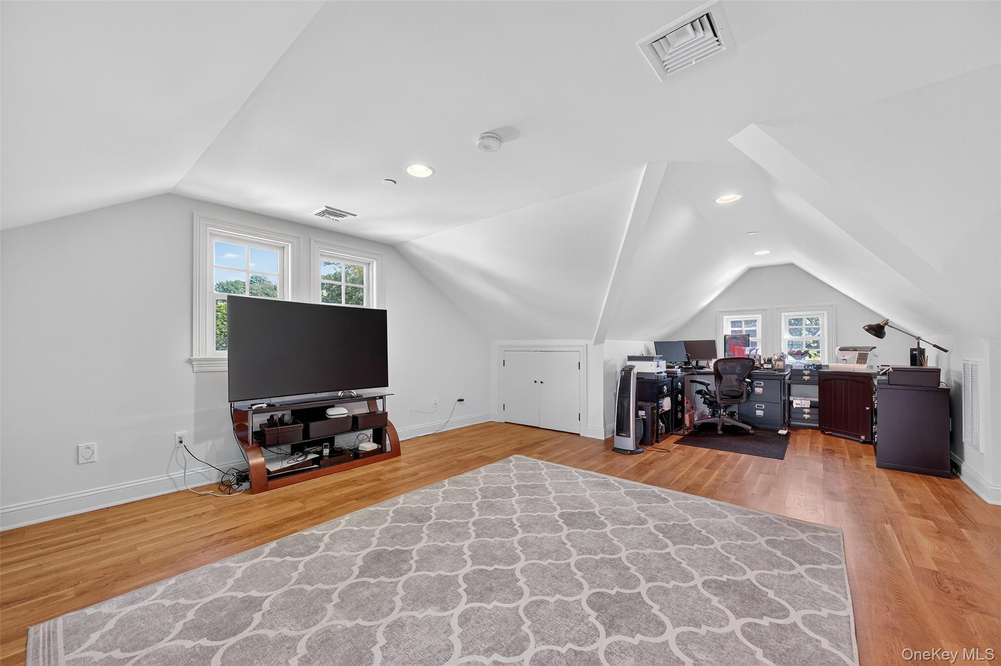 Cold Spring, New York 10516, United States, 2 Bedrooms Bedrooms, ,3 BathroomsBathrooms,Residential,Active,218992