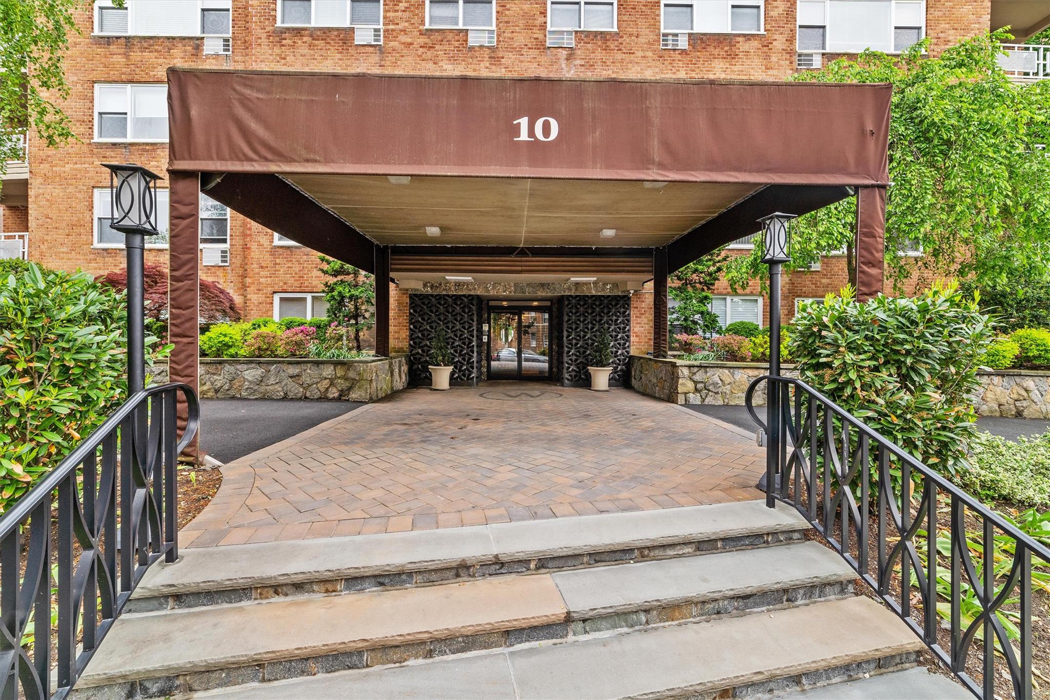 10 Old Mamaroneck Road #3F, White Plains, New York image 1