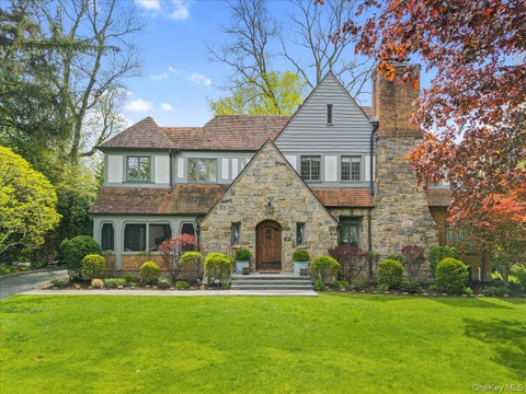 Homes For Sale - 10 Locust Ridge Road<br/> Larchmont, NY 10538