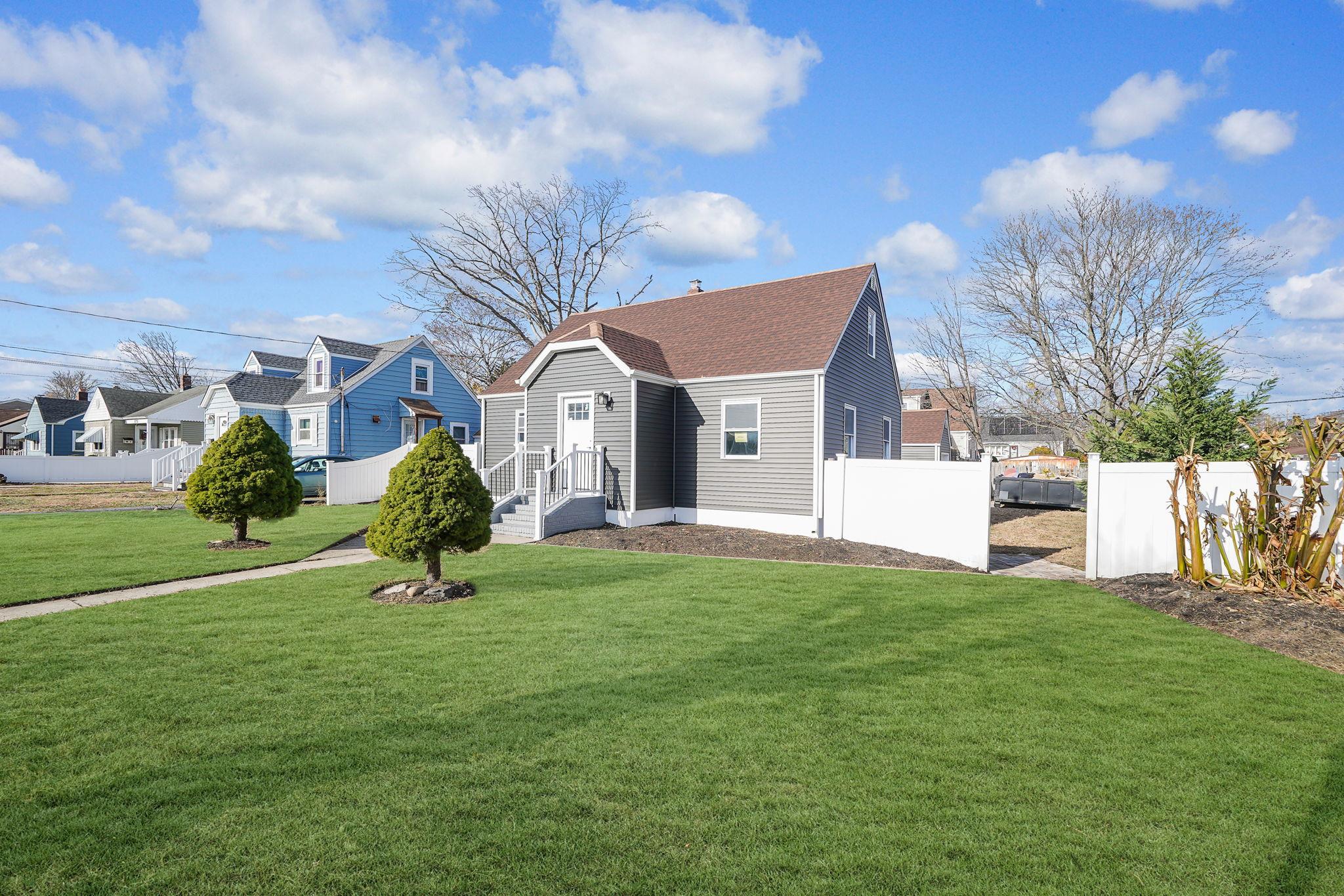 195 Clayton Street, Central Islip, New York image 3