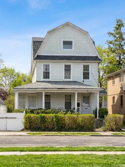 4038 189th Street Flushing NY 11358