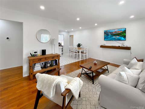 Homes For Rent - 18 Old Riverhead Road<br/> Hampton Bays, NY 11946