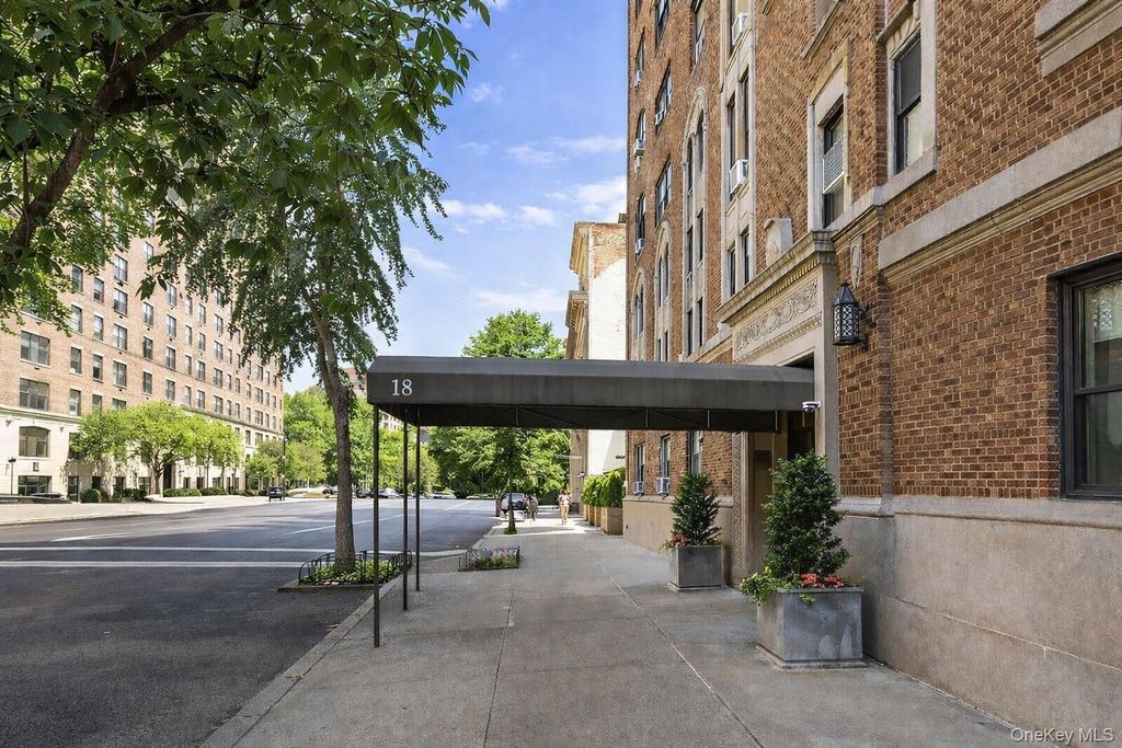 Photo of 18 W 70 Street #9-H, New York (Manhattan), NY 11023 (MLS # 982941)