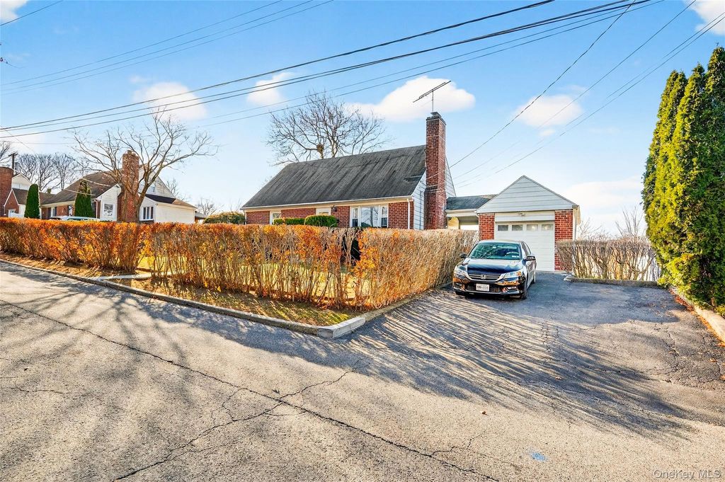 Photo of 10 Sciortino Place, White Plains, NY 10607 (MLS # 943609)