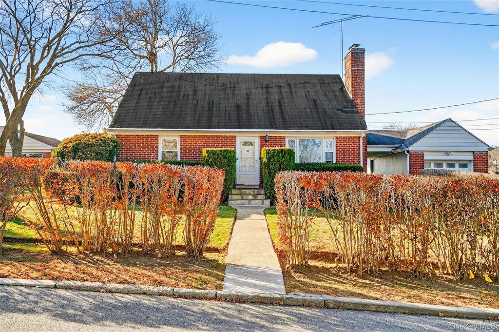 Photo of 10 Sciortino Place, White Plains, NY 10607 (MLS # 943609)